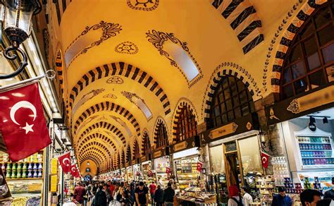 Explore Istanbul's Spice Bazaar: History, Culture & Tips