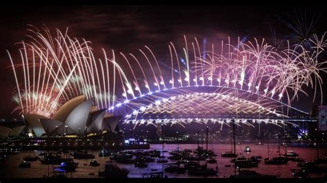 Sydney Harbour Bridge 2023 New Year's Eve Firework - Midnight Session ...