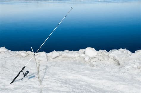 Ice Fishing Tips For Beginners - Techniques to Catch More (FAST)