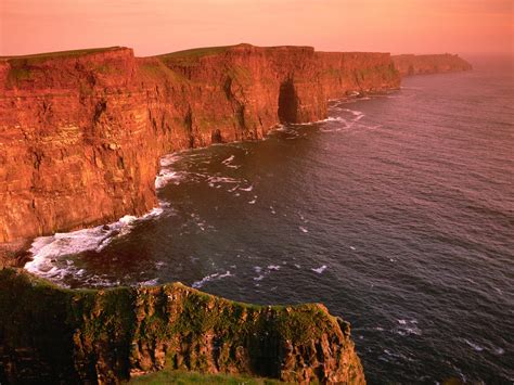 World's Tourism: a memorable vacation at the Cliffs of Moher, Ireland