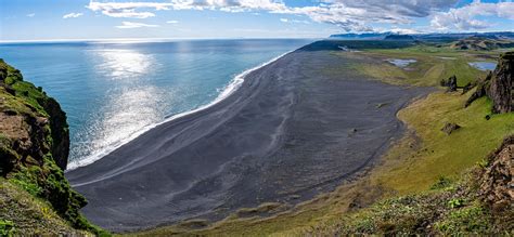 The Black Beach of Reynisfjara in Iceland | Blog | PLAY airlines