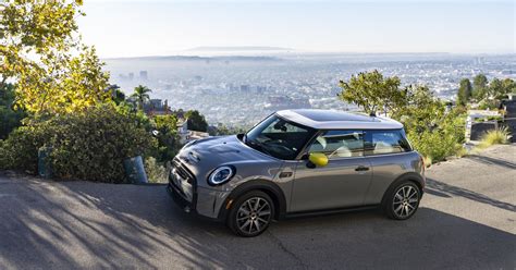 Why You Might Be Crazy to Buy a Mini Cooper EV This Year