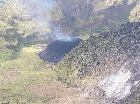 Residents of St Vincent and the Grenadines told to evacuate as ...