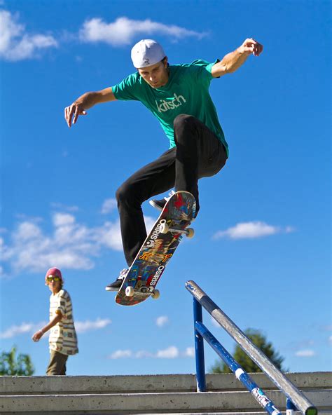 Skateboarding | Skater poses, Pose reference, Skateboard