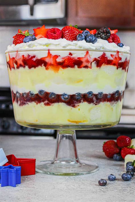 Mixed Berry Trifle Recipe: The Perfect Summer Dessert | Ricetta