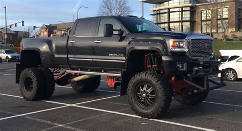 GMC Sierra Denali HD With Lift Kit Is Monstrously Imposing | Carscoops