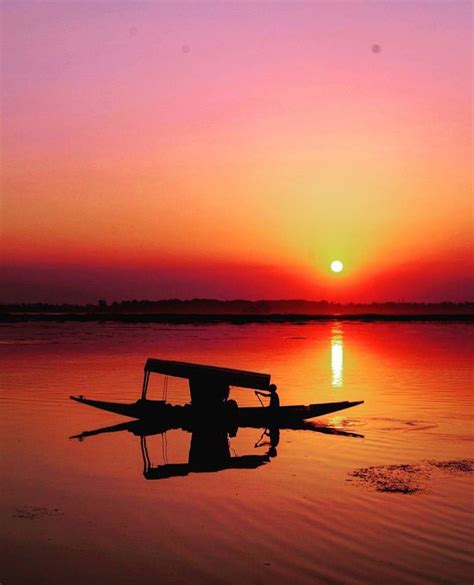 Sunset at Dal Lake, Srinagar Indisn occupied Kashmir. | Sunset images ...