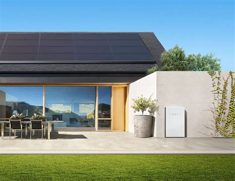 Tesla’s Solar Panels to Be Sold Only With Powerwall - Bloomberg