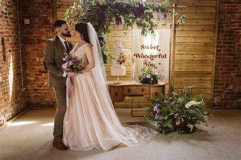 Romantic and whimsical English country barn inspiration - English Wedding