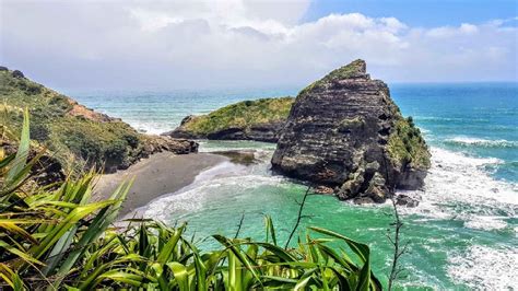 All You Need to Know About Auckland's Famous Piha Beach