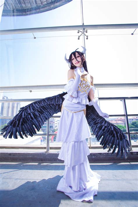 Albedo (Overlord) Cosplay - Imgur | 女性, 女の子, 女性モデルポーズ