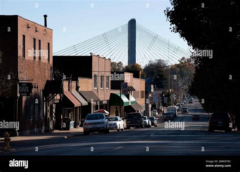 Bill Emerson Memorial Bridge and skyline of Cape Girardeau, Mo Stock ...