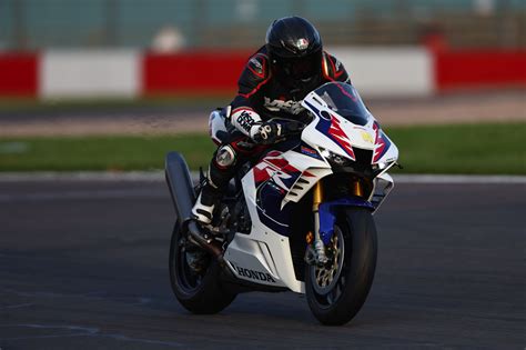 Honda Fireblade CBR1000RR-R SP 2022 review | Visordown