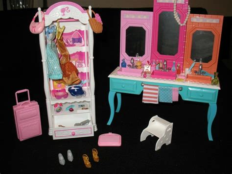 Barbie Dream House Wardrobe Closet, Sisters Vanity Furniture Lots of ...