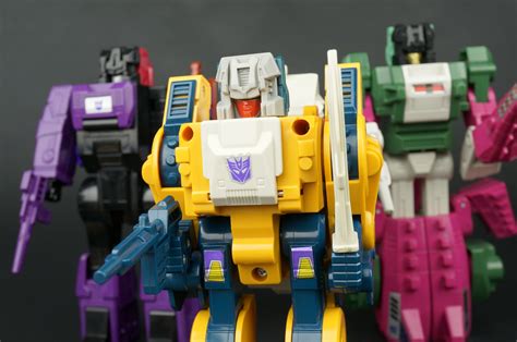 New Galleries: G1 Decepticon Headmasters Weirdwolf, Skullcruncher and ...