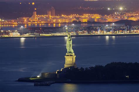 Statue of Liberty at Night Wallpapers - Top Free Statue of Liberty at ...