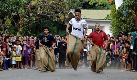 Lomba Balap Karung dan Makna Kemerdekaan - Samawa Rea