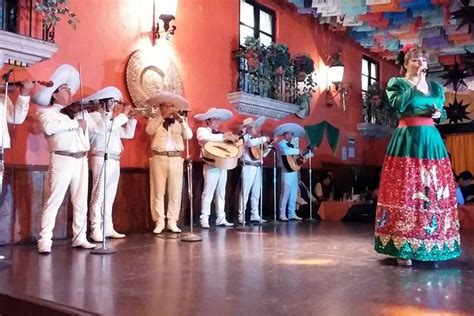 Live a Mexican Night in Plaza de los Mariachis Central Mexico | Compare ...