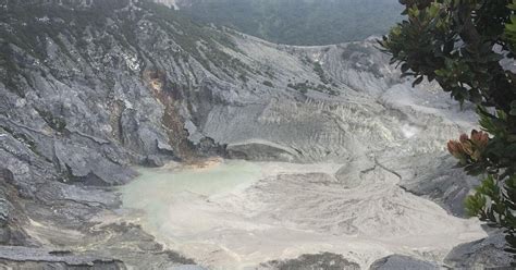 Daytrip Volcano Mountain Tangkuban Perahu Lembang Tour Guide | GetYourGuide