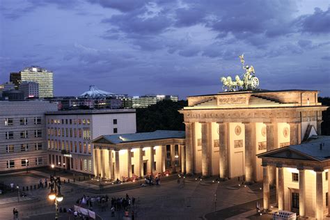 Brandenburg Gate in Berlin: history, events & more | visitBerlin.de