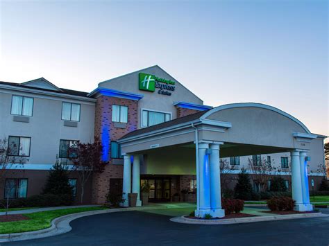 Hotels in Kinston, NC | Holiday Inn Express & Suites Kinston