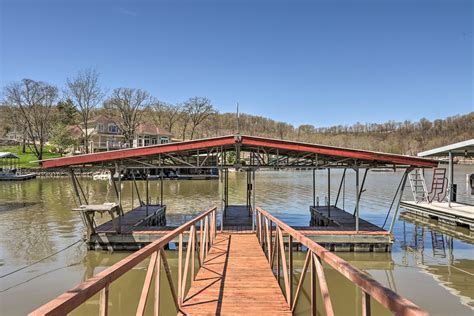 Waterfront Lake of the Ozarks Cabin w/ Boat Dock! - Camdenton, MO | Evolve