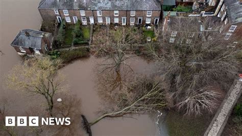 North Yorkshire flood warnings issued as Storm Jocelyn hits - BBC News