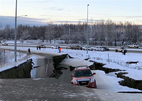 Alaska Earthquake Update: Surreal Photos Of Anchorage Aftermath ...