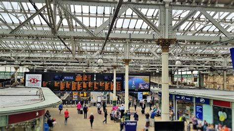 Waverley Station - Travel Guide Scotland