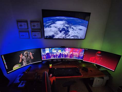 Samsung Odyssey 32" G7 + 49" G9 + 32" G7 Ultrawide Setup : r ...