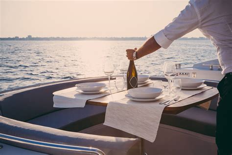 How to Plan Romantic Dinner Cruises in Fort Lauderdale