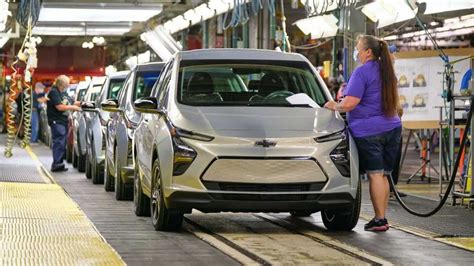 GM Said To Extend 2023 Chevy Bolt EV/EUV Production Into December