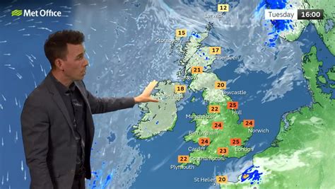 Hour-by-hour weather forecast as Greater Manchester to bake on longest ...