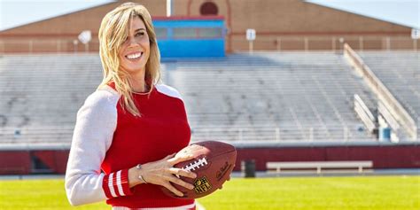 The First Female NFL Referee - How Sarah Thomas Became a Football Ref