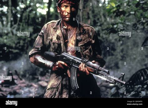 CHARLIE SHEEN, PLATOON, 1986 Stock Photo - Alamy