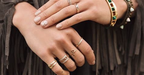 21 Photos Of Stackable Rings That'll Teach You How To Wear A Bunch At ...