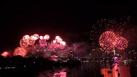 Sydney Harbour Bridge Fireworks 2016 - YouTube