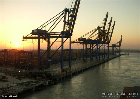 Mundra Port Photo from jojek - vesseltracker.com