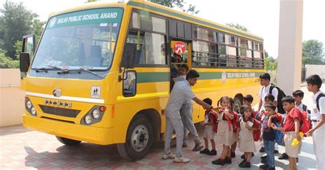 आखिर क्यों सभी School Bus का रंग होता है पीला? जानें, इसके पीछे की बेहद ...