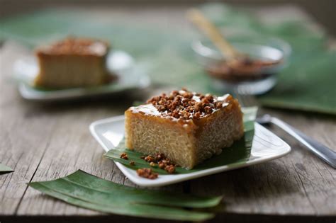 Biko (Filipino Sweet Rice Cake w/ Latik Topping) - Hungry Huy