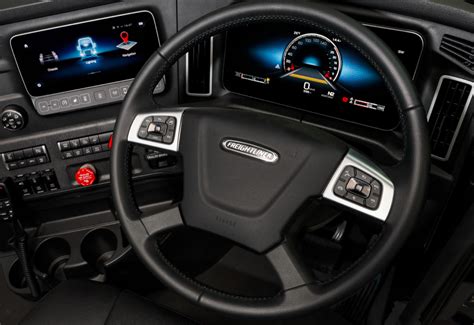 Freightliner Cascadia reveals high-definition digital dashboard ...