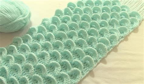 Crochet 3D Peacock Feather Stitch Scarf - Yarn & Hooks