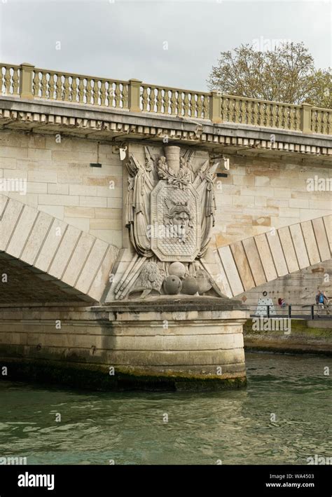 Pont des Invalides bridge. Paris, France Stock Photo - Alamy