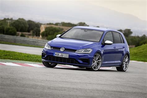 Volkswagen Golf R Mk7 / Volkswagen Golf Gti Mk7 5 Review Still The Hole ...