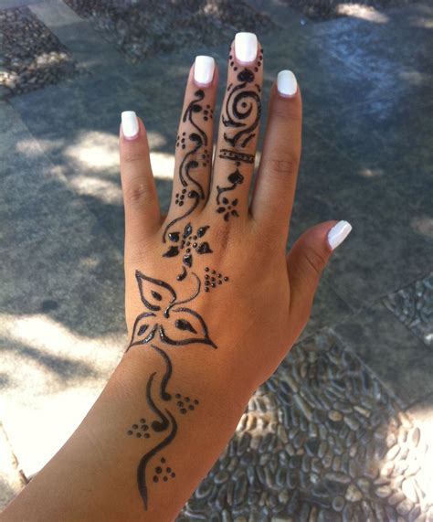 List 97+ Pictures Simple Henna Tattoo Designs For Hands Stunning