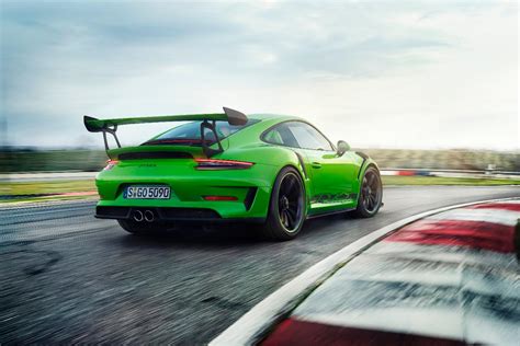 Porsche keeps things au naturel with hot, new 911 GT3 RS