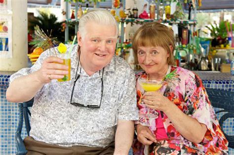 Kenny Ireland dead: Benidorm star dies aged 68 after losing cancer ...