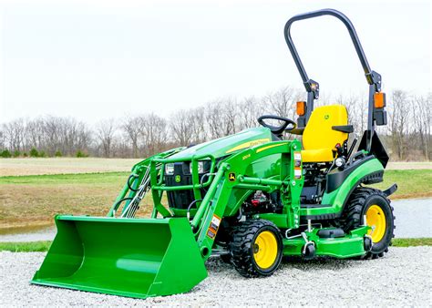 1025R Sub-Compact Utility Tractor - Reynolds Farm Equipment