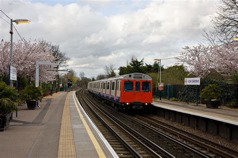 Kew Gardens Station | Martin Addison | Flickr