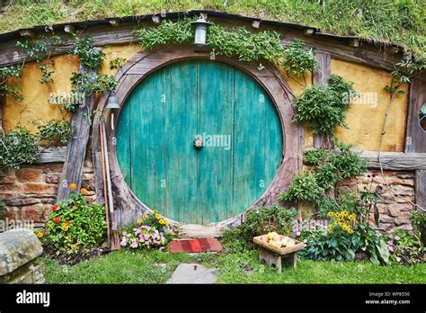 Bilbo baggins door hi-res stock photography and images - Alamy